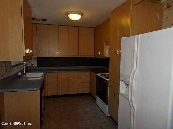 4th image of 2341 Dogwood Ln