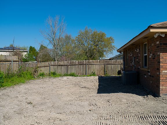 2nd image of 4864 Brittany Ct