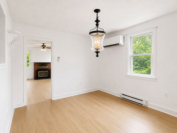 5th image of 1547 Underwood Rd