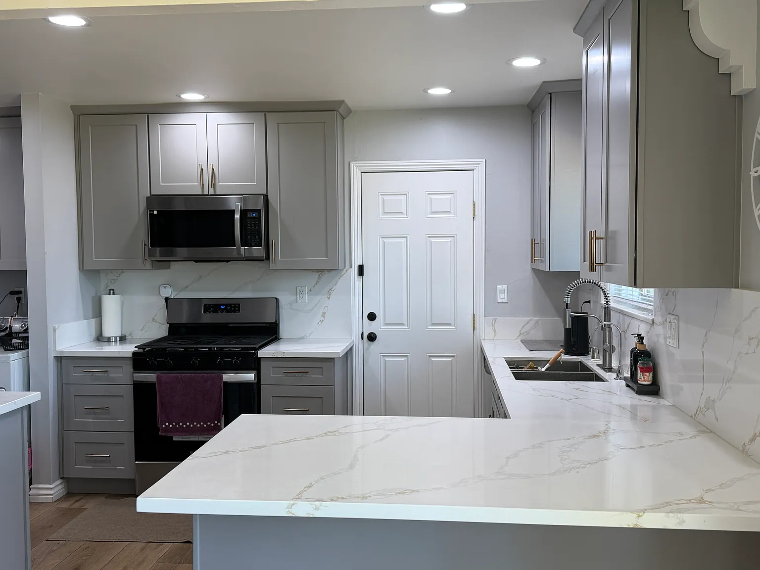 3 bed, 1744 sqft, $3,995 — Photo 3