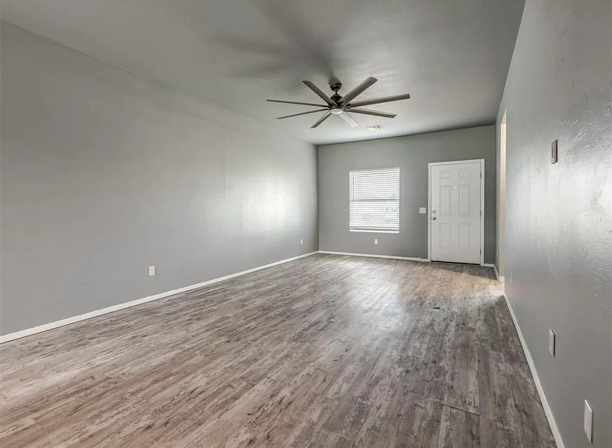 4 bed, 1723 sqft, $2,180 — Photo 2