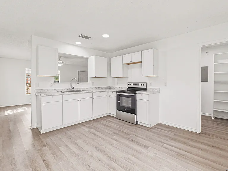 402 Tedder St — Photo 4