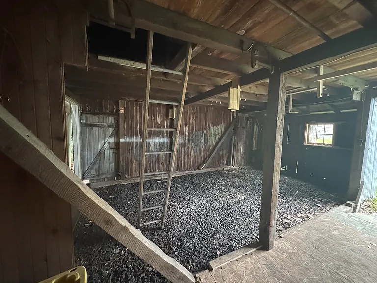 access to additional 2nd floor storage