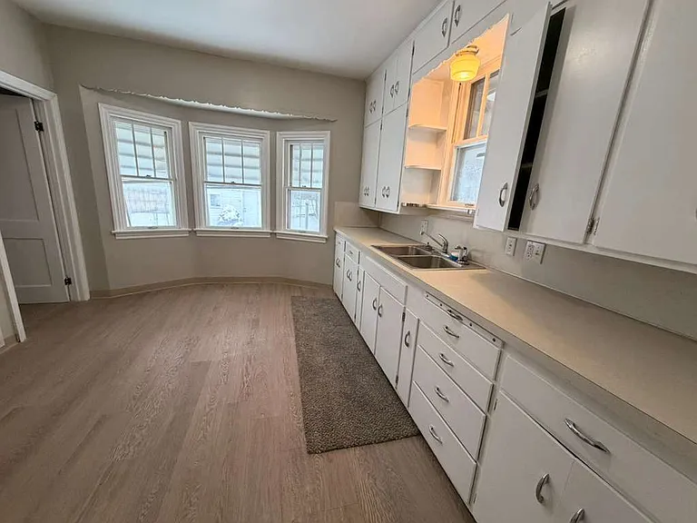 324 E Oakland St — Photo 8