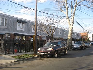 672 Hinsdale St Brooklyn Ny 117 Zillow