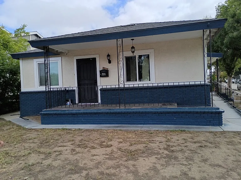 701 W Graham Ave #A — Photo 1