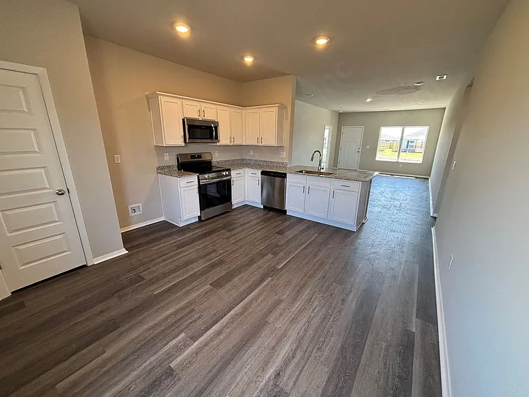 2713 Elliott St — Photo 5