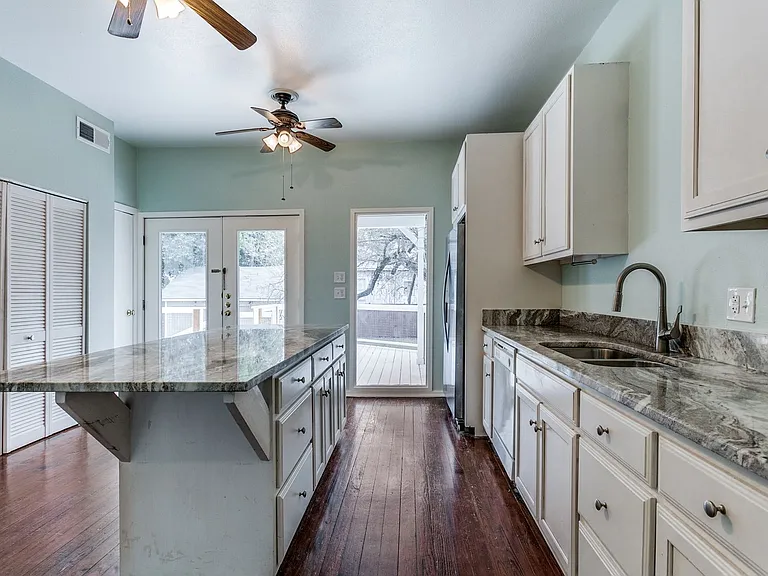 124 Normandy Ave — Photo 10