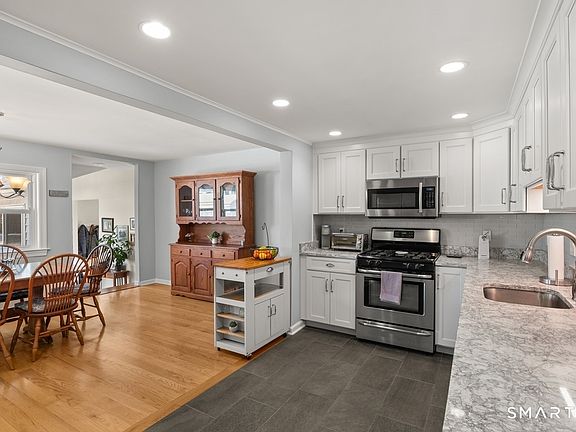 4th image of 49 Minivale Road