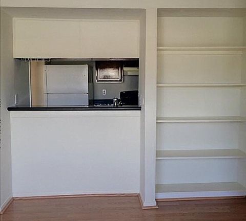 4th image of 728 Bering Dr APT M