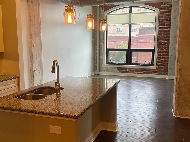 41 W Lemon St #207 — Photo 2
