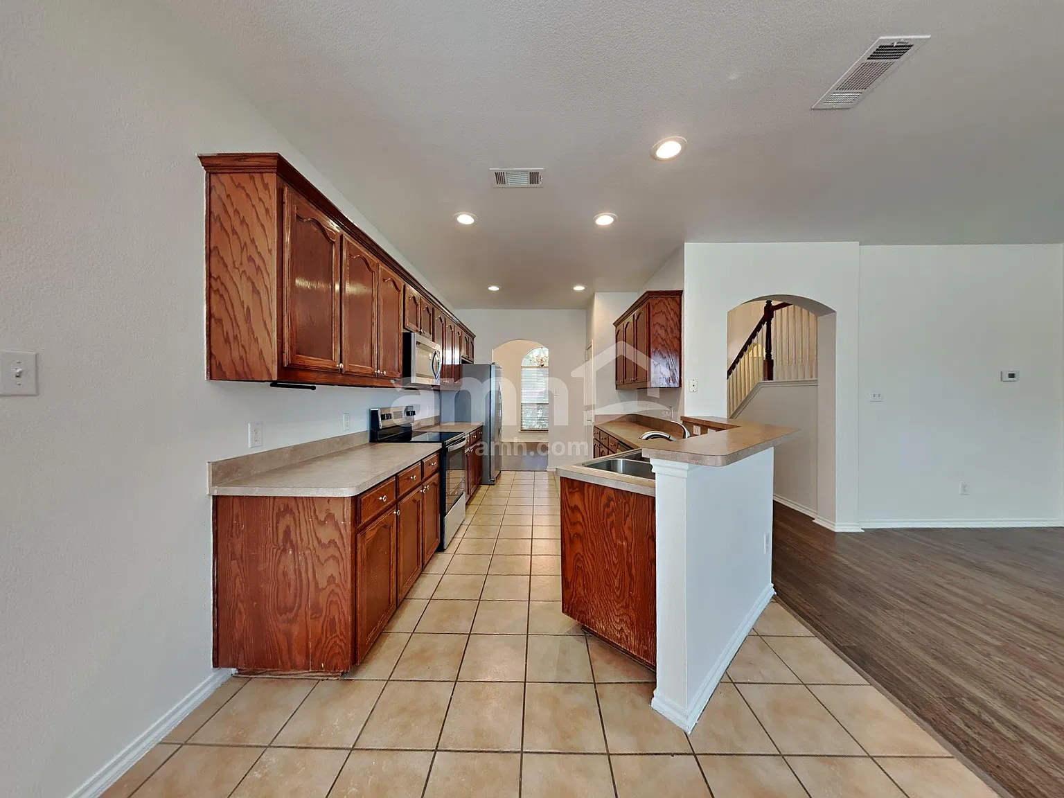 4 bed, 2.5 bath, 2398 sqft, $2,385 — Photo 4