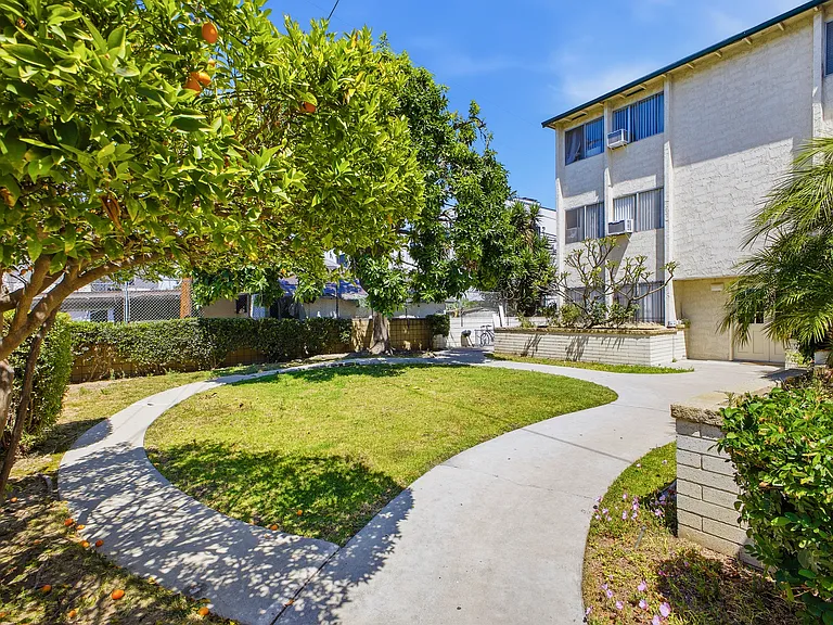 1433 S Hoover St #5 — Photo 15