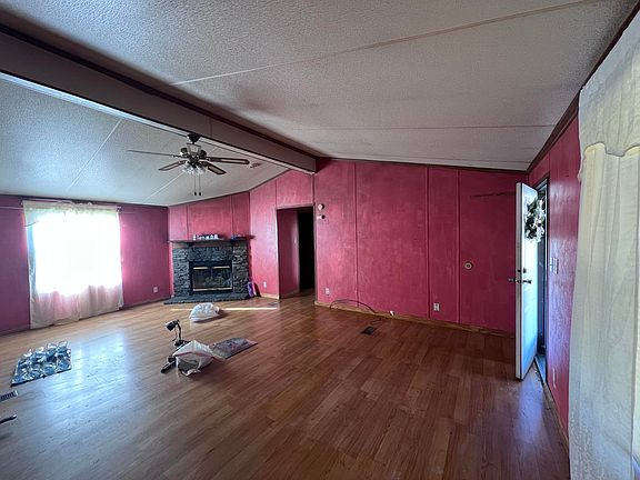 4th image of 122 Blue Hollow Rd