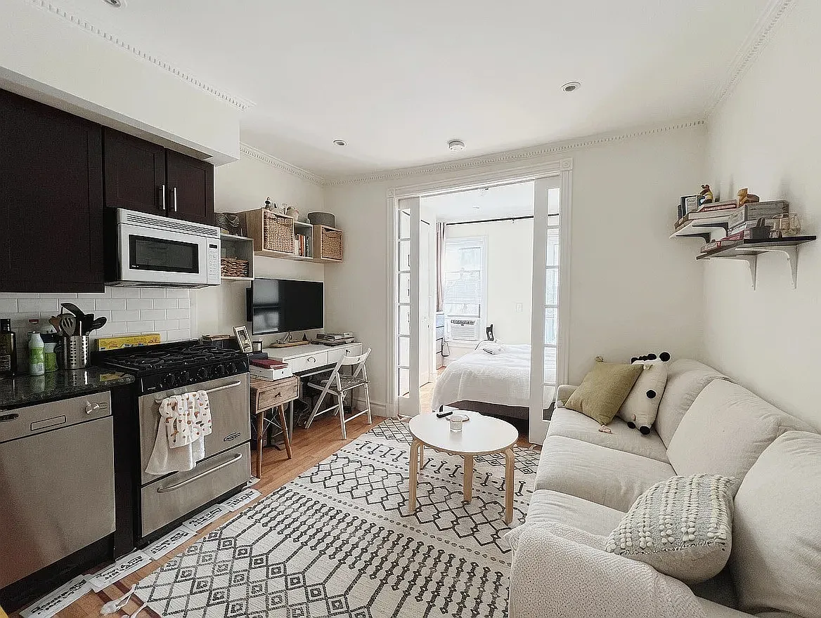 322 East 74th Street — Photo 2