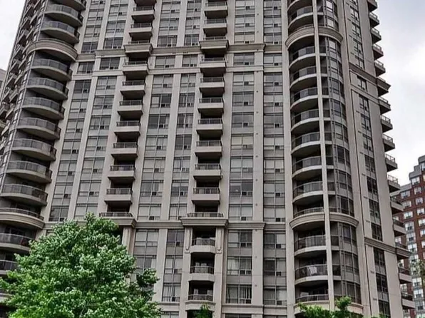 310 Burnhamthorpe Rd W, Mississauga, ON