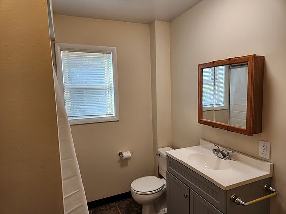 2nd image of 925 13th St #B