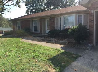 949 N Woodland Dr, Radcliff, KY 40160