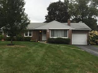 17 Hickory St, Holyoke, MA 01040