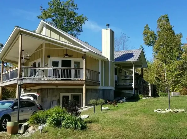 131 Burns Ridge Pvt Dr, Oneida, TN 37841