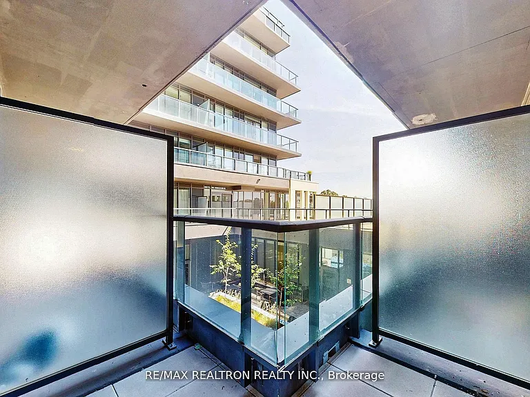 500 Dupont St #301 — Photo 42