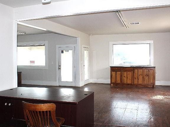 3rd image of 2107 E Main St
