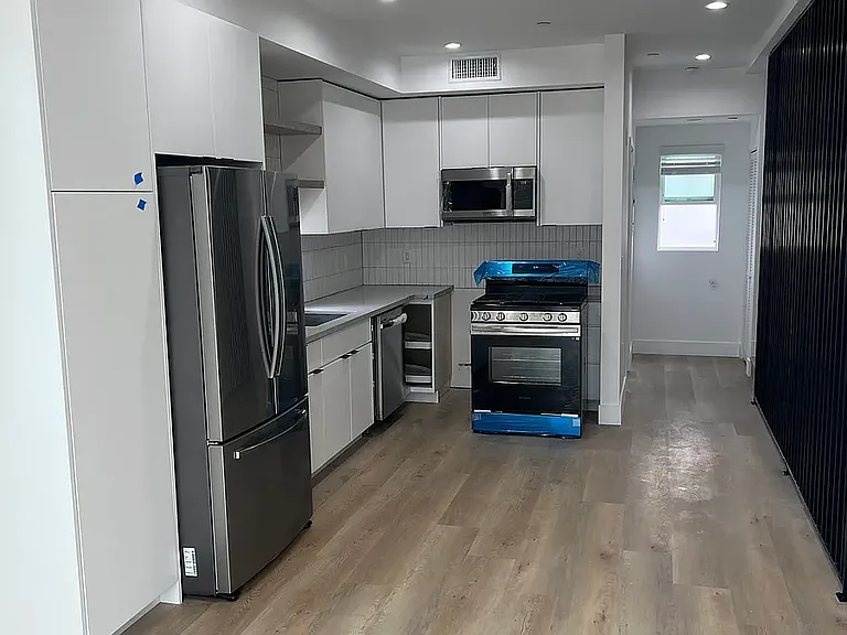 2140 1/2 Marathon St — Photo 11