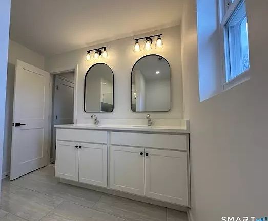 5th image of 62 Soundview Ave