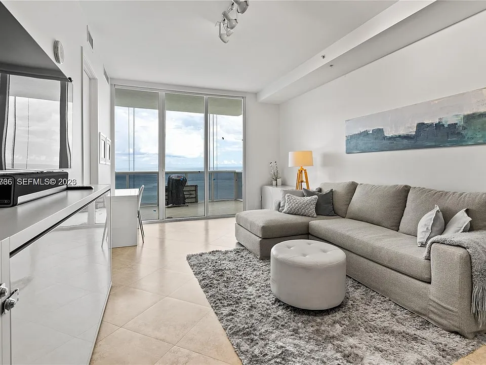 18201 Collins Ave #3702
