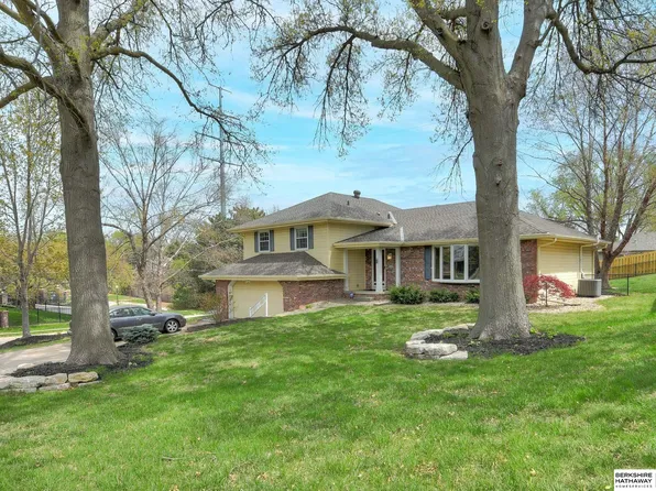305 S 127th St, Omaha, NE 68154