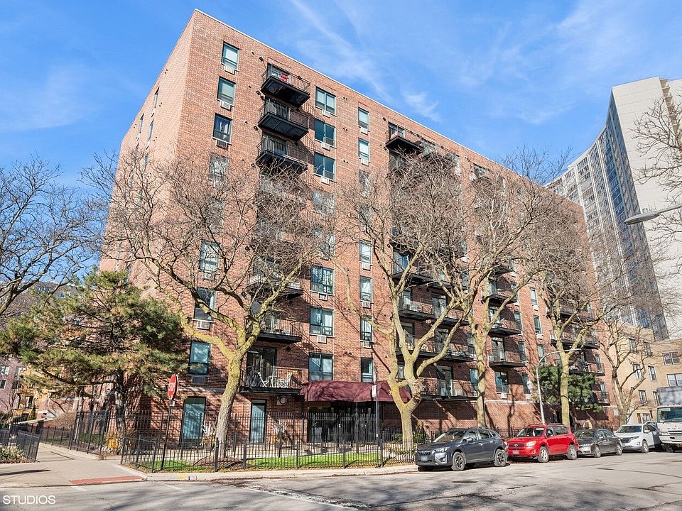 1st image of 3900 N Pine Grove Ave APT 811