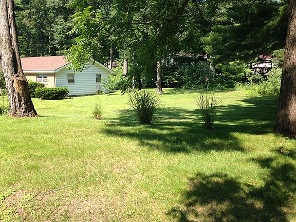3rd image of 11 Pinewood Dr