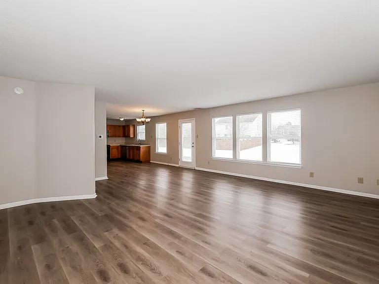 5636 N Littleton Dr — Photo 10