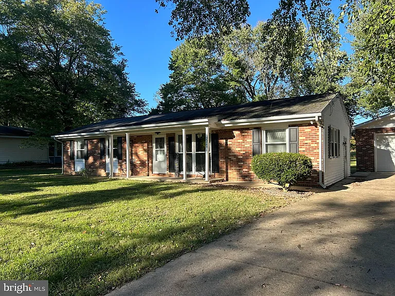 22696 Bellwood Ln — Photo 4