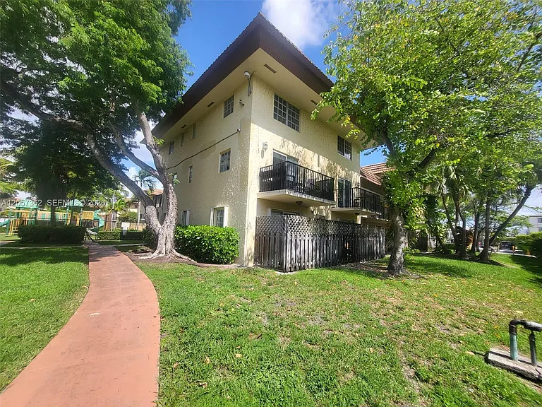 8500 SW 109th Ave #6-201 — Photo 1