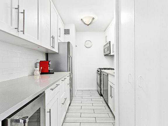 5th image of 301 E 79th St APT 25N
