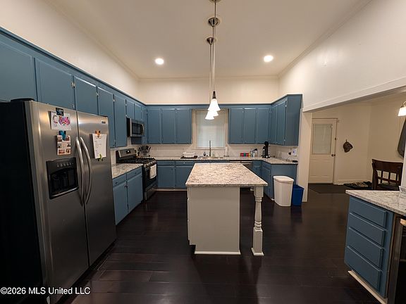 5th image of 315 Arlington Ave