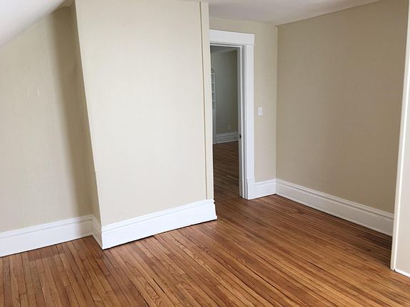 4th image of 1334 Wealthy St SE #2