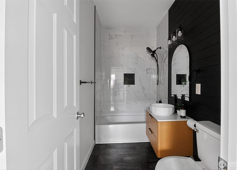 5th image of 2415 Cedar Street #A