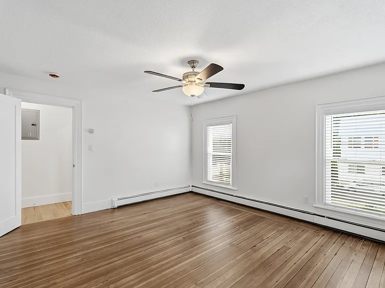 230 Adams St — Photo 7