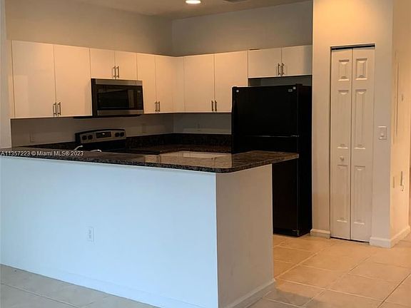 4th image of 2800 SW 83rd Ave #101