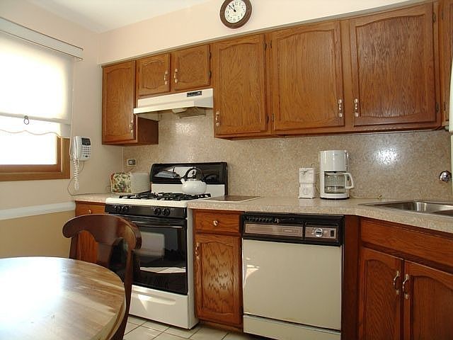 Eat-In Kitchen