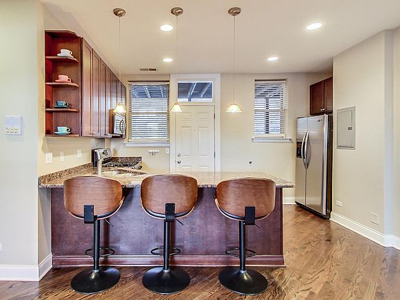5th image of 3727 N Keeler Ave APT 1M
