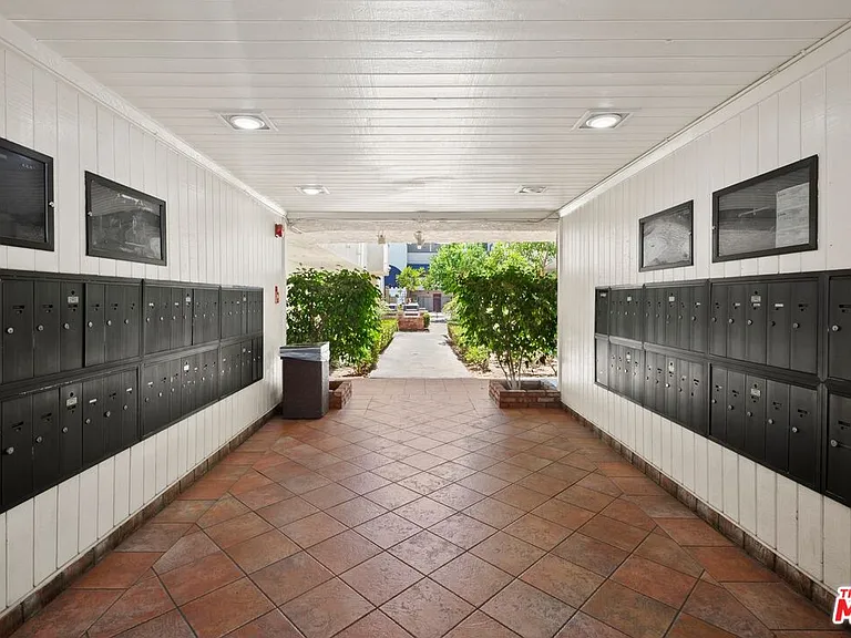 18530 Hatteras St #115 — Photo 11