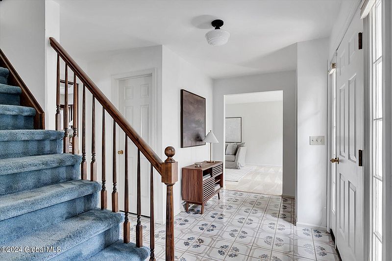2nd image of 10 Chippendale Court