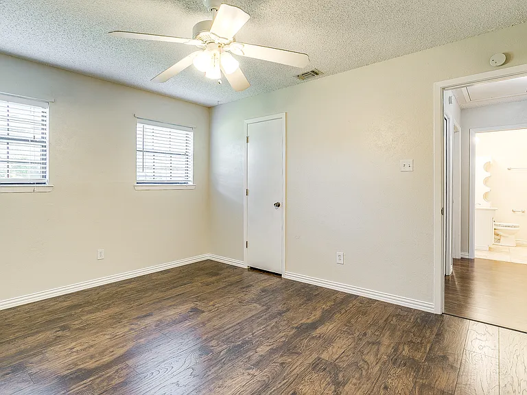 1104 Sproles Dr — Photo 23