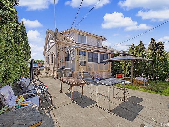 5th image of 7514 Normile St