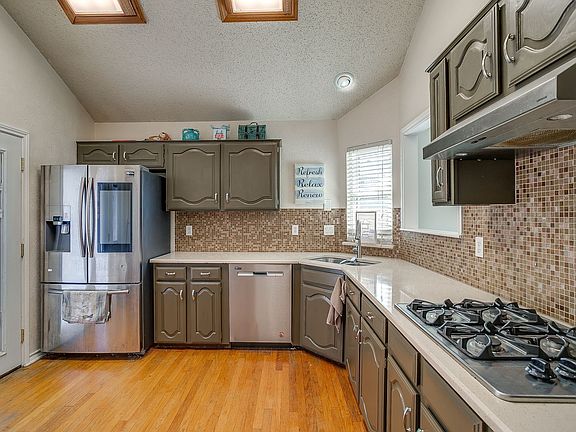 4th image of 1307 Oriental Ave