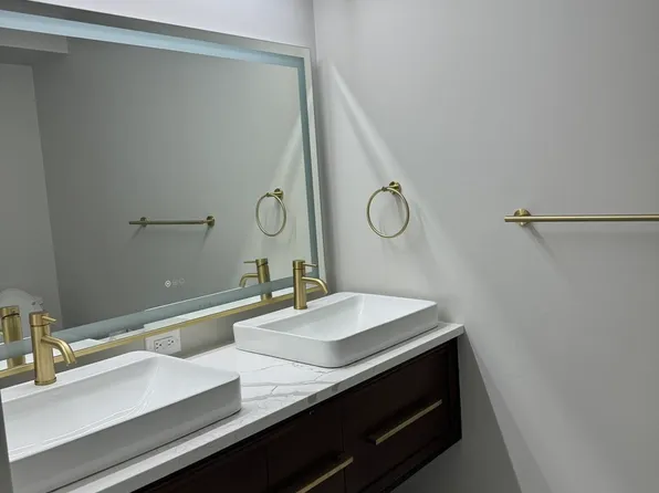 9655 Woods Dr Unit 1010, Skokie, IL 60077