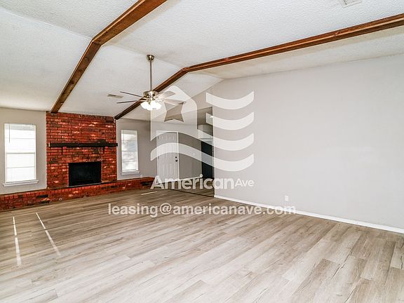 1610465_004_living_room_3.jpg